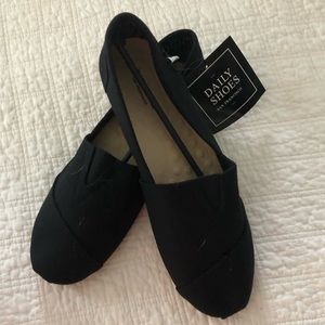 Black Linen Flats